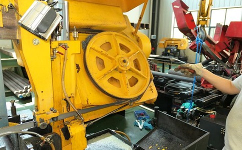 如何解决长倘口镇卧式金属带锯床切削时出现的断带现象？