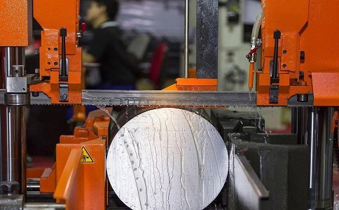 长倘口镇立式金属带锯床切削出现跑带故障解决方法！